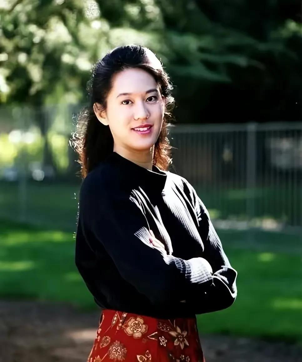 她叫什么名字,她叫皓月