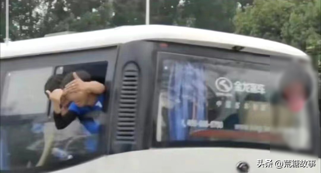 四川大学足球队员被打，在场无人还手，克制是川大的修养与气度