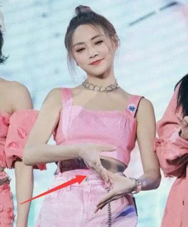 曝蔡徐坤一夜情致女方怀孕堕胎,曝蔡徐坤和蔡母曾被传唤