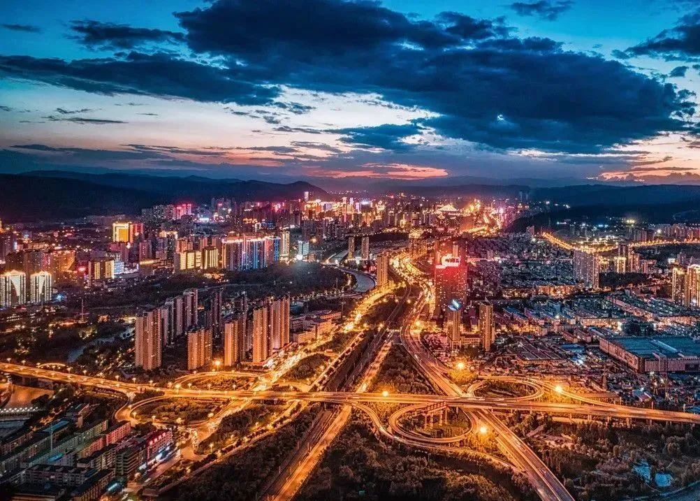 我愿和你一起奔赴理想和未来,我愿背上行囊随你去远方