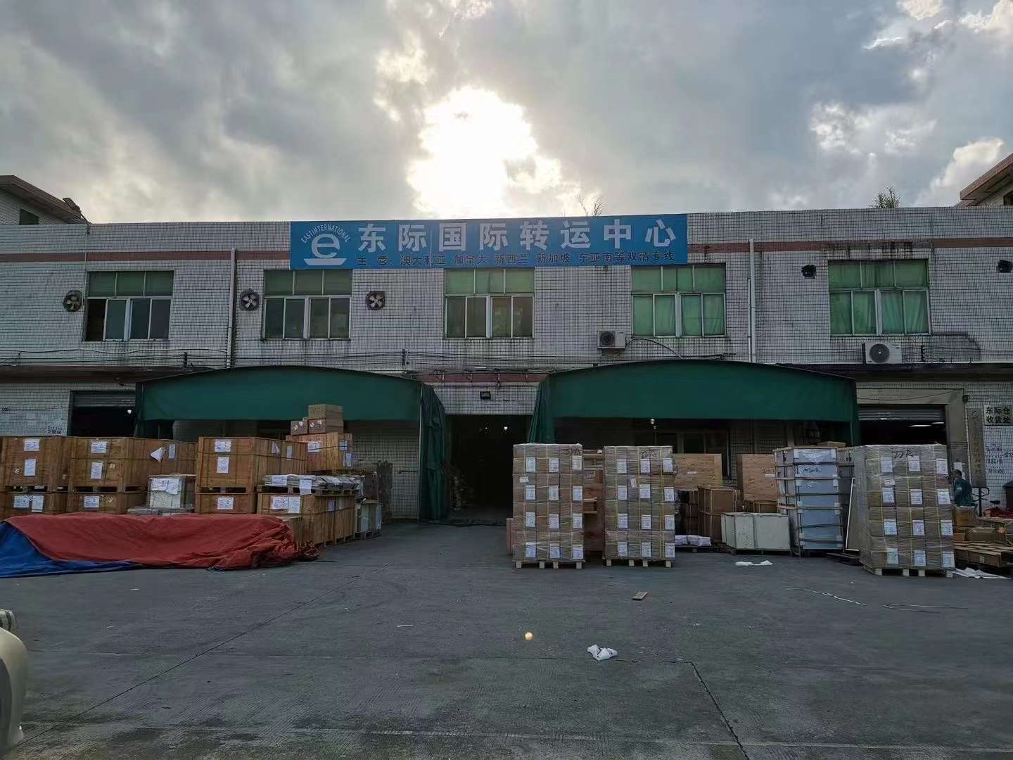 宠物用品狗笼狗猫粮食体育用品哑铃跑步机等海运到新加坡