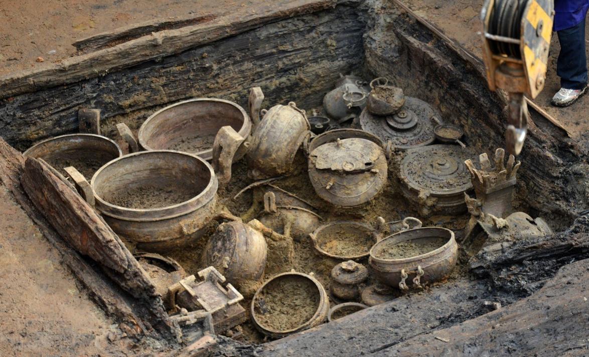 山西老农砍柴发现藏金洞,山西老汉发现山洞洞里藏金砖