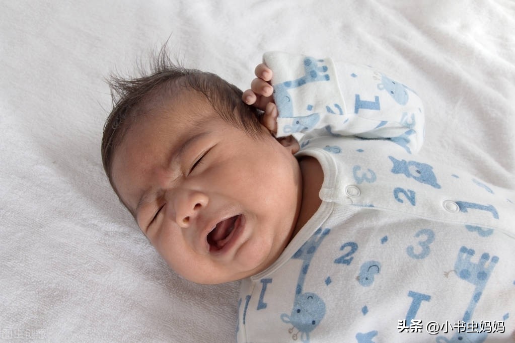 小宝宝四天没拉便便怎么办呢,宝宝几天没大便攒肚便秘一招分清