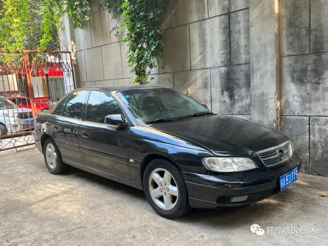 深圳02年白色车牌,深圳02式车牌还能用么