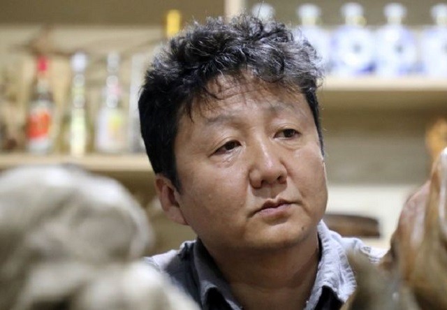 山西小伙卖房、花光百万，买了一屋烂树根，11年后价值无法估量