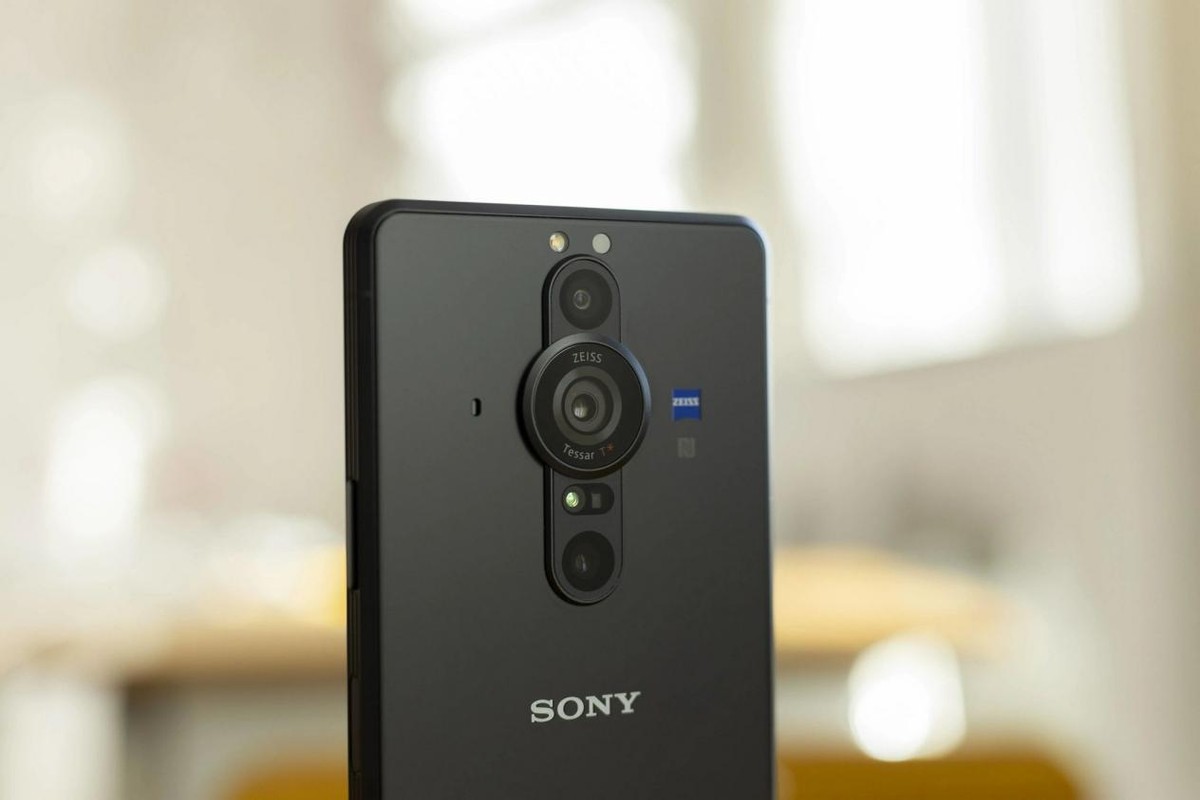 索尼“心比天高”，12GB+512GB保持在8999价位，买得起的人很少