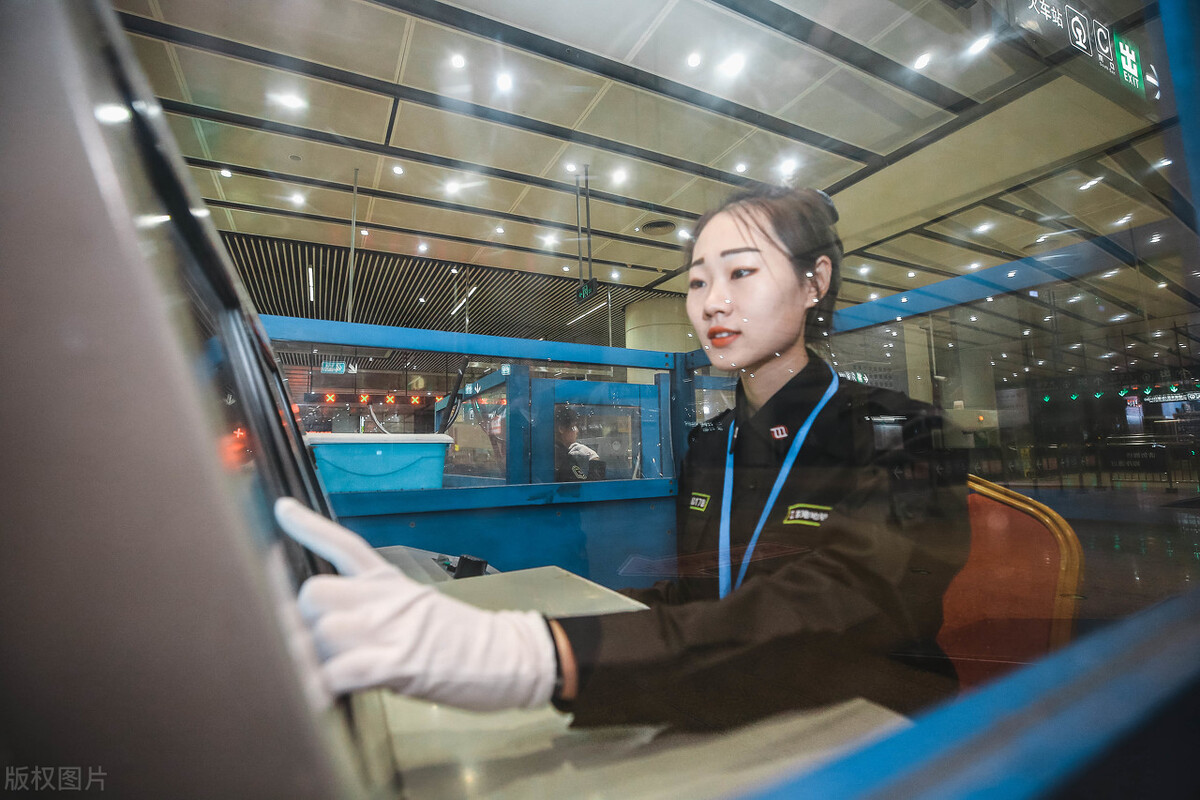 长沙地铁安检员真实感受,长沙地铁安检员工资待遇怎么样