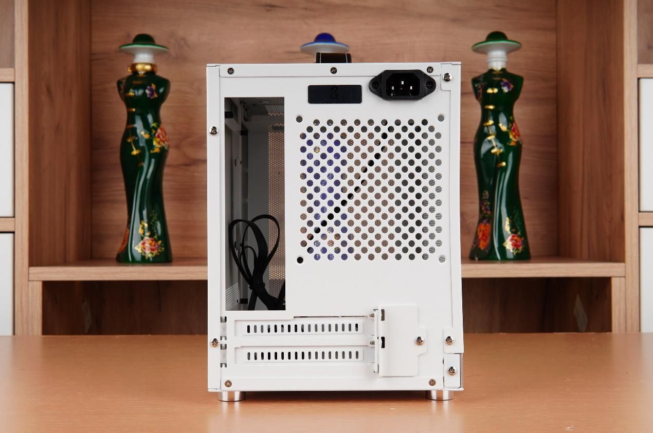 itx机箱闪鳞g200装机推荐,闪鳞g200机箱尺寸