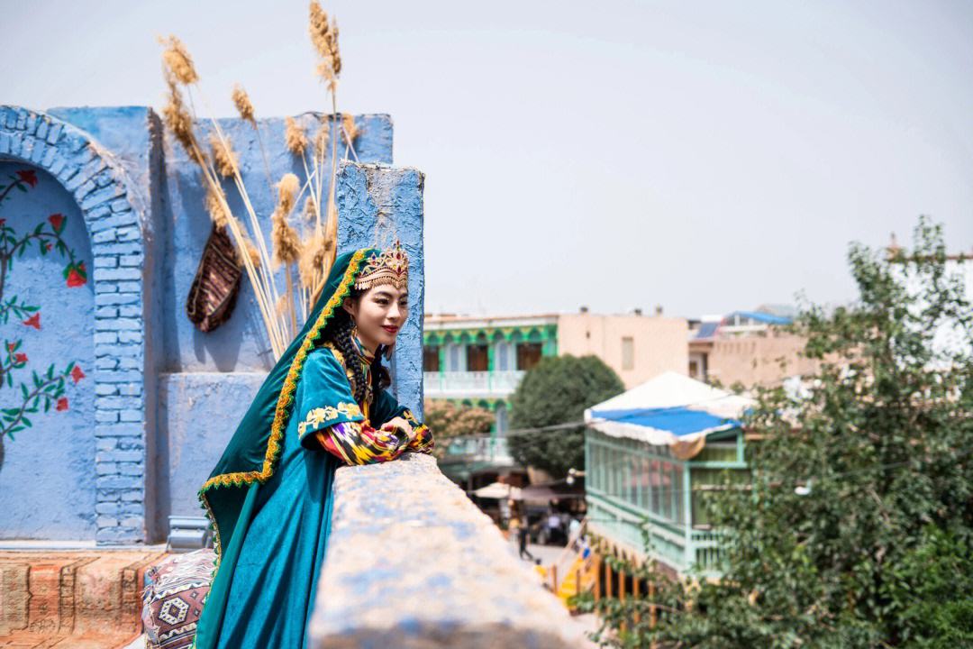 维吾尔族服饰欣赏,维吾尔族特色民族服饰