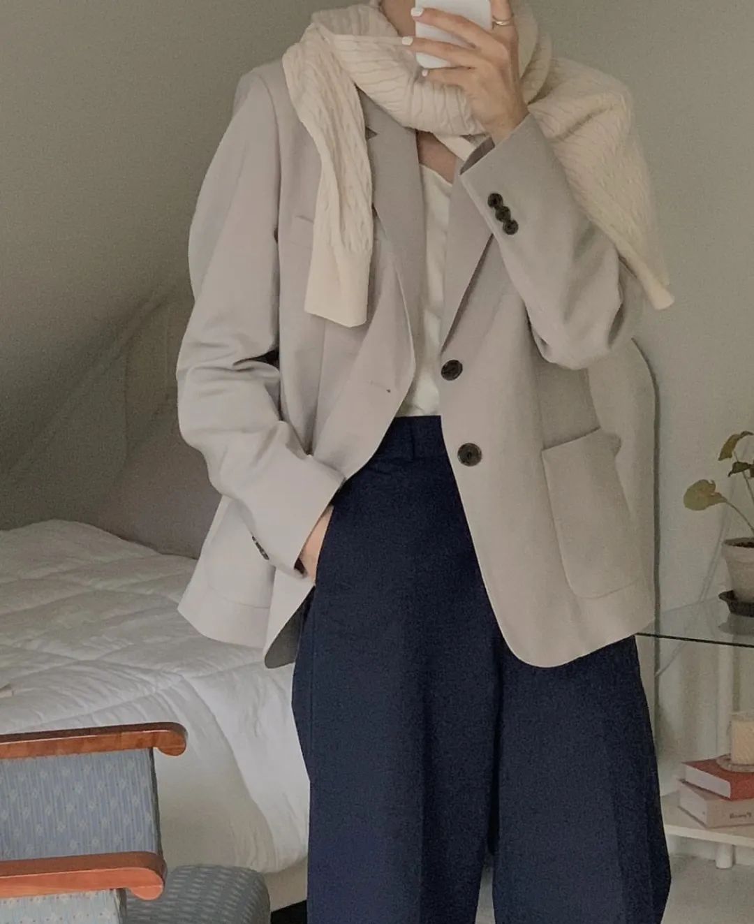 燕麦色肤色适合什么颜色头发,燕麦色外套搭配什么颜色内搭