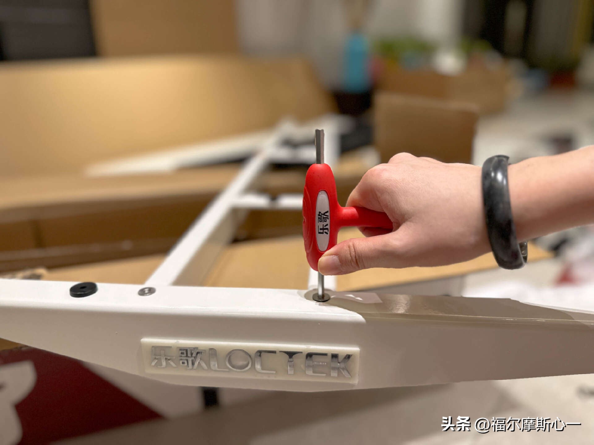 电脑桌改造视频教程,电脑桌面改造平民级桌搭