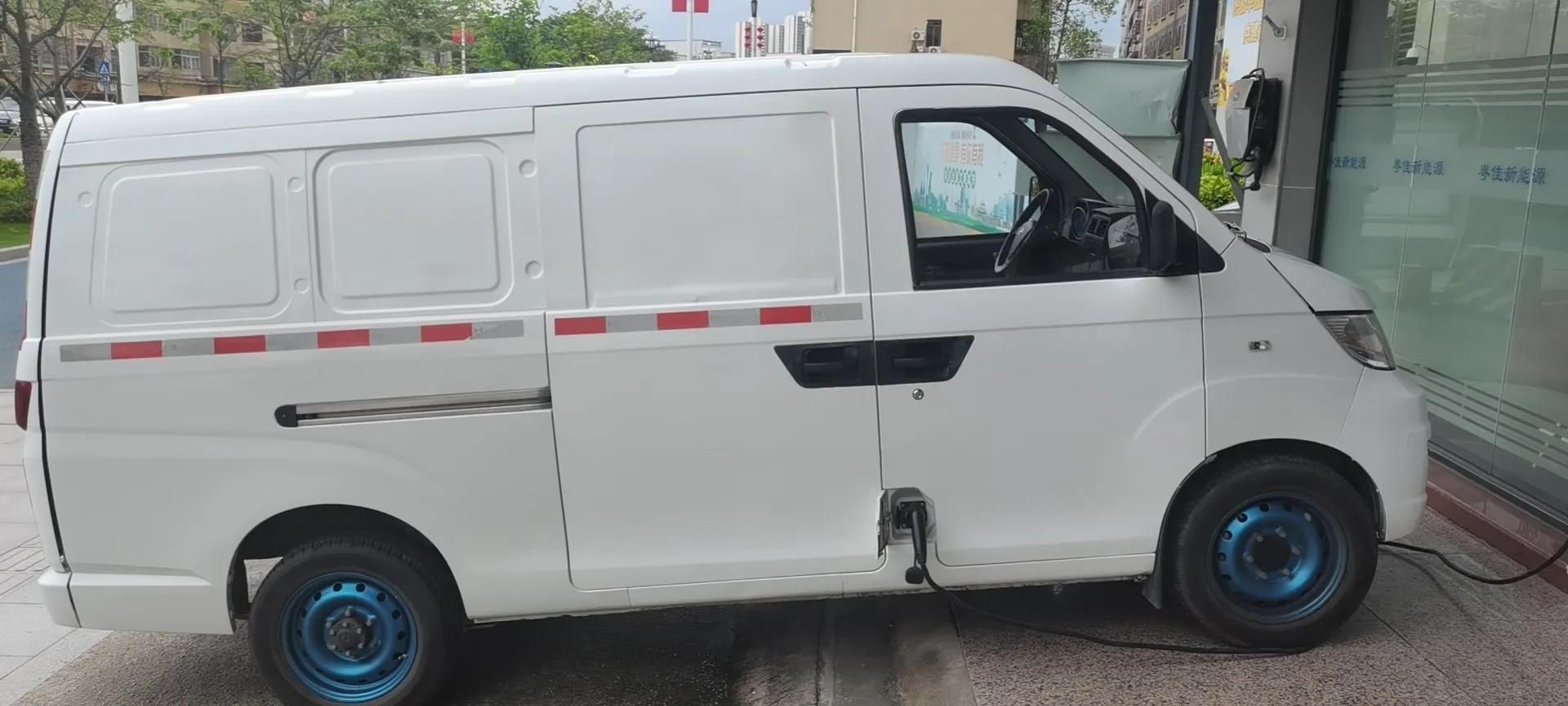 东莞1万以下二手面包车转让,东莞租新能源面包车多少钱一天