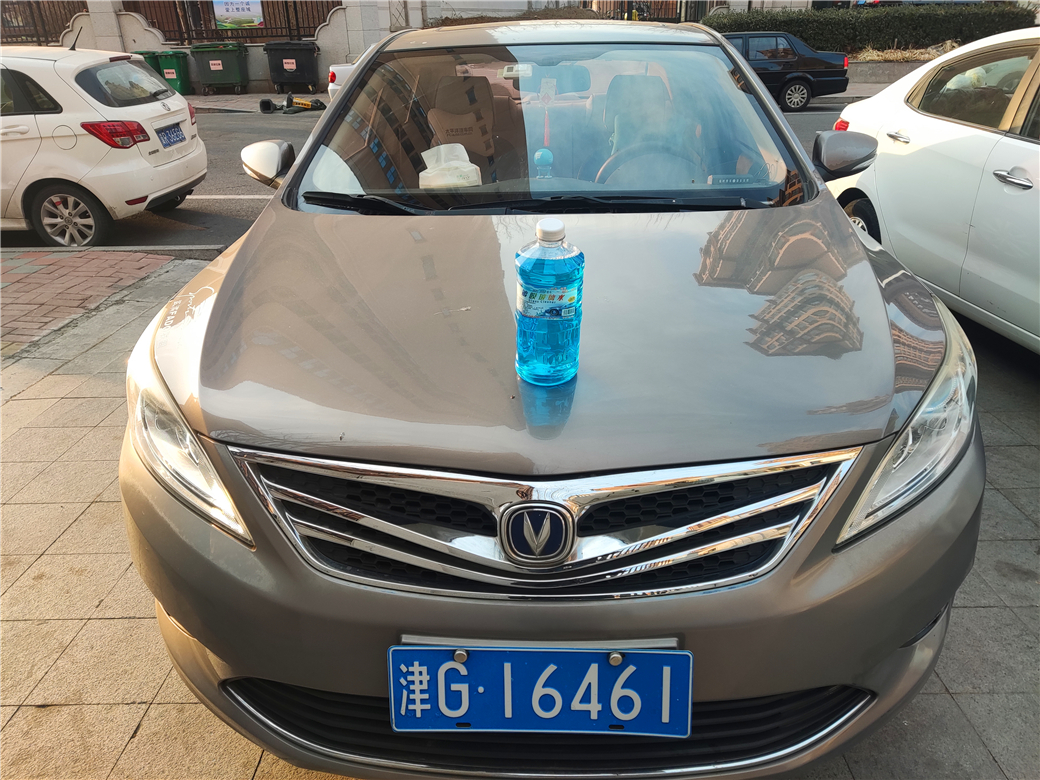 大众车添加玻璃水,汽车玻璃水添加教程