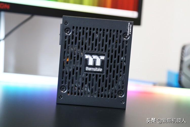 ITX好搭档！ThermaltakeTT钢影SFX650W金牌全模组电源开箱