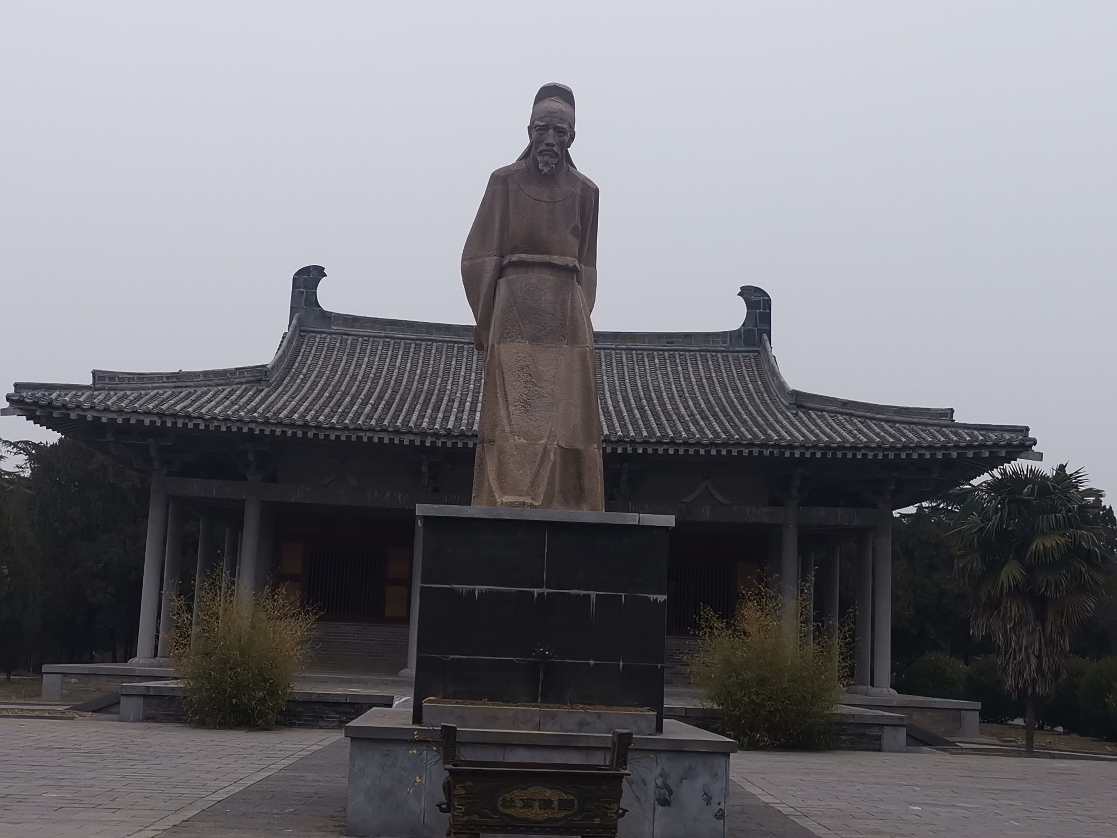 杜甫墓祠平江,杜甫墓被挖开后的样子