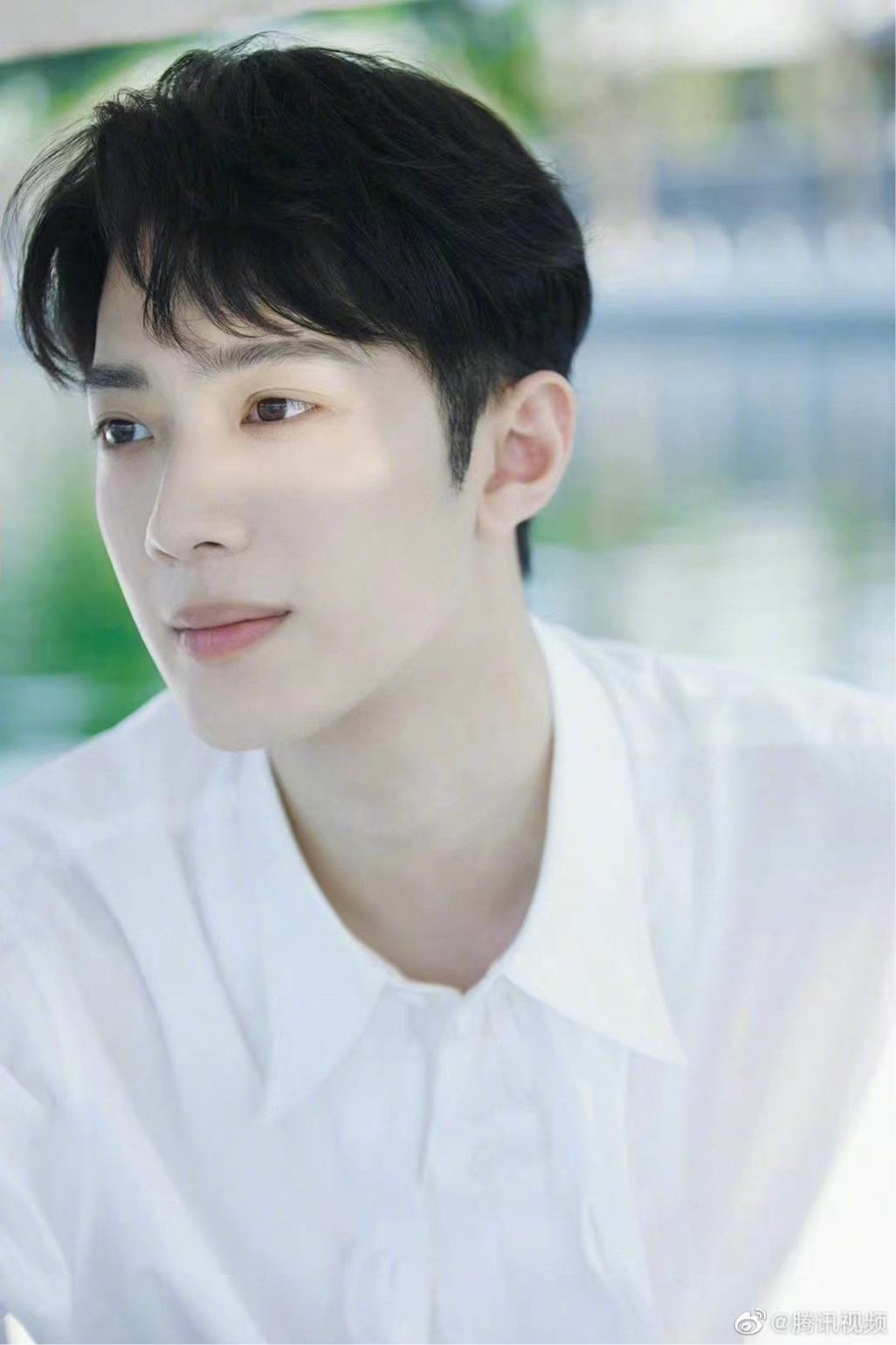 赖冠霖三格高清图片壁纸,赖冠霖高清三格壁纸