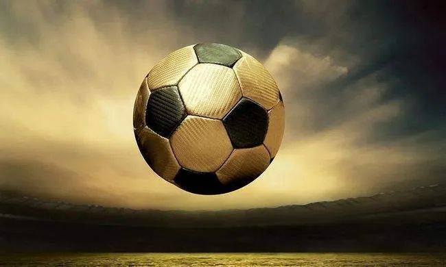 足球里最强的男人是谁,这个踢球的人真厉害