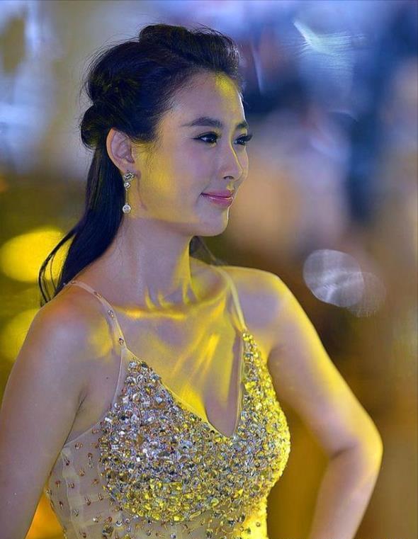 张馨予被拍丑照,翟凌兽兽张馨予快乐大本营