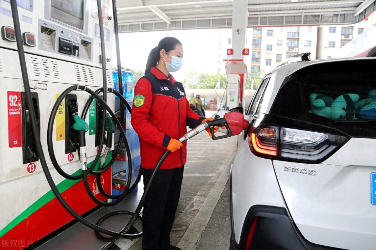 中国三桶油为何如此高油价,国内油价不降三桶油是不是会大赚