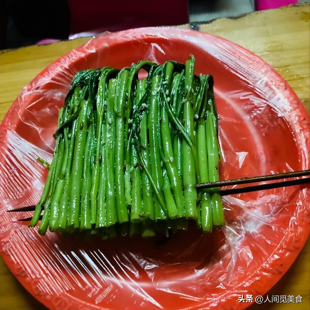 3个重庆小伙高考后来海南玩,点了一桌子菜,结账时确认3遍不敢信