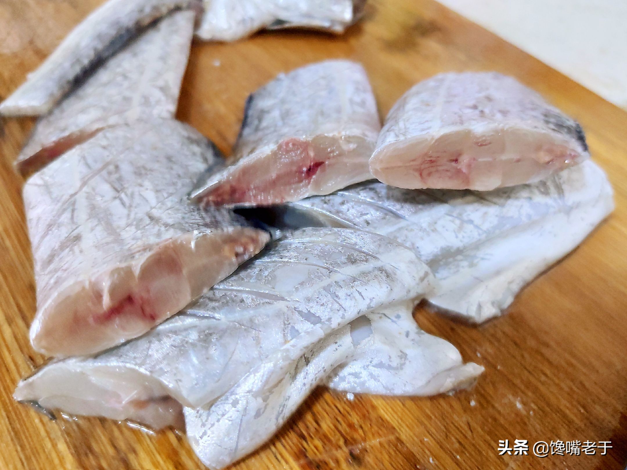 买带鱼注意这几个地方,买带鱼眼珠黑好还是白好