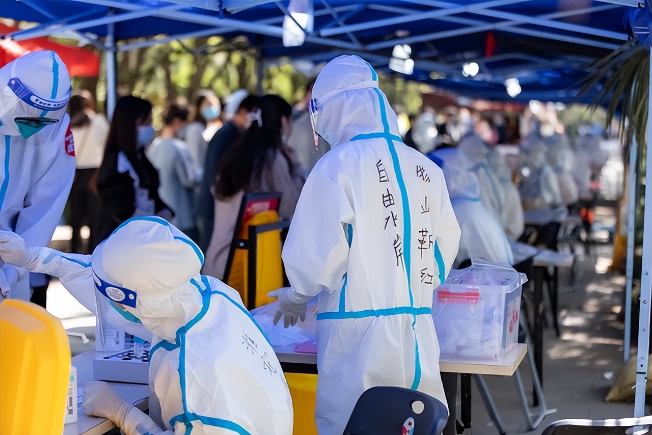 困扰五年的新冠到底去哪里了,刚爆发的新冠有多严重了