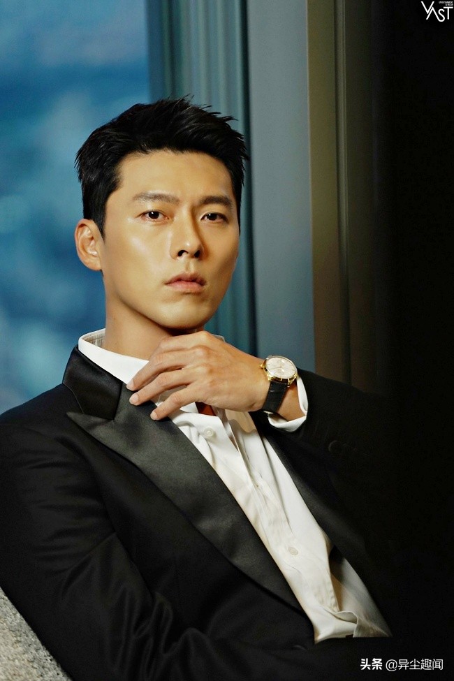 玄彬2022年最新「37张帅照」释出！禁欲白西装VS坏坏黑皮衣