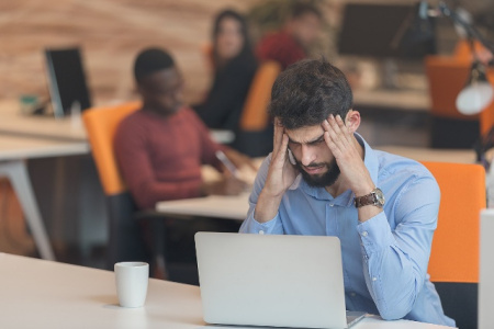 刚毕业的大学生建议入行自媒体吗,自媒体新手入行视频怎么做
