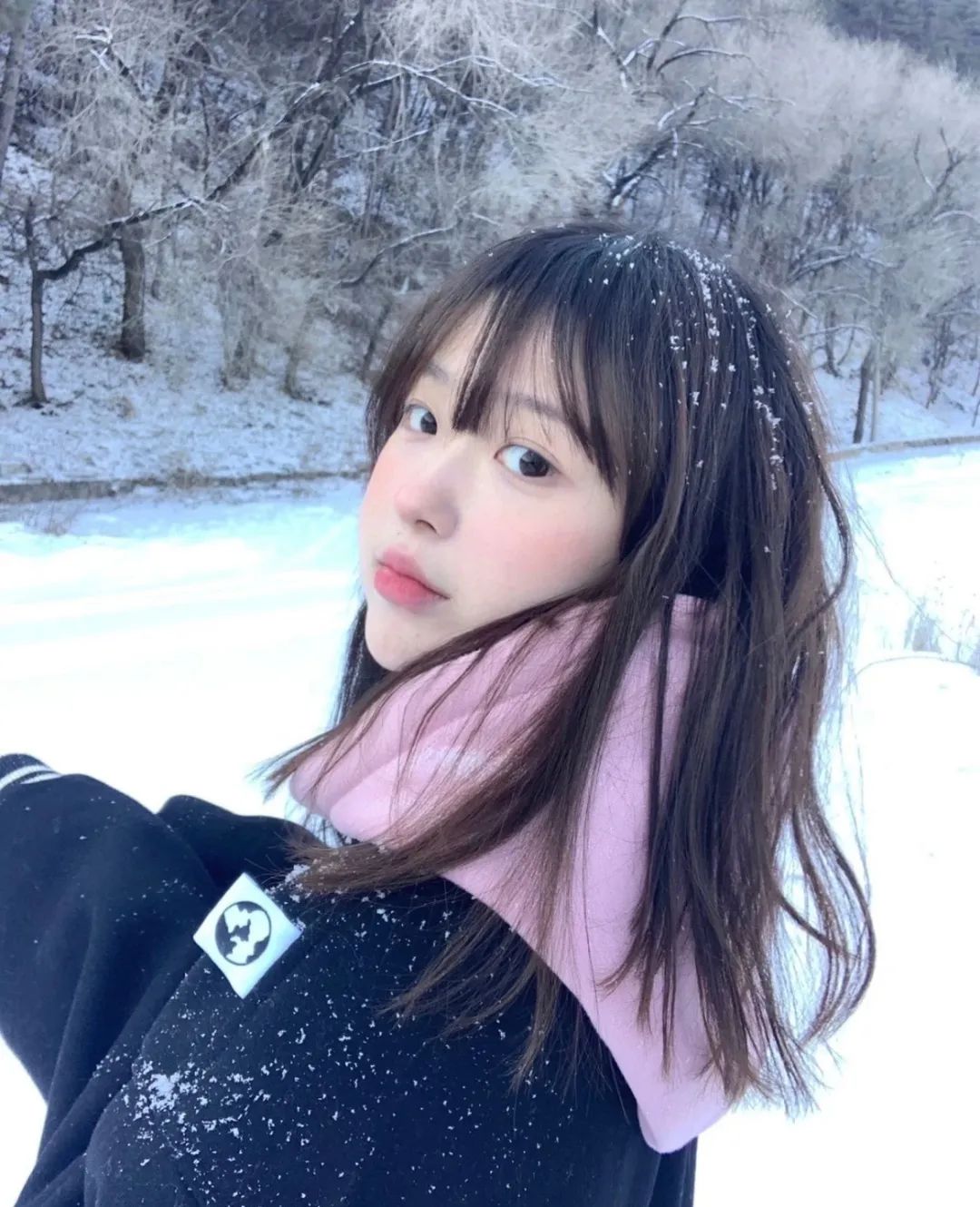 女生齐刘海和中分哪个更减龄,2021减龄最火发型齐刘海