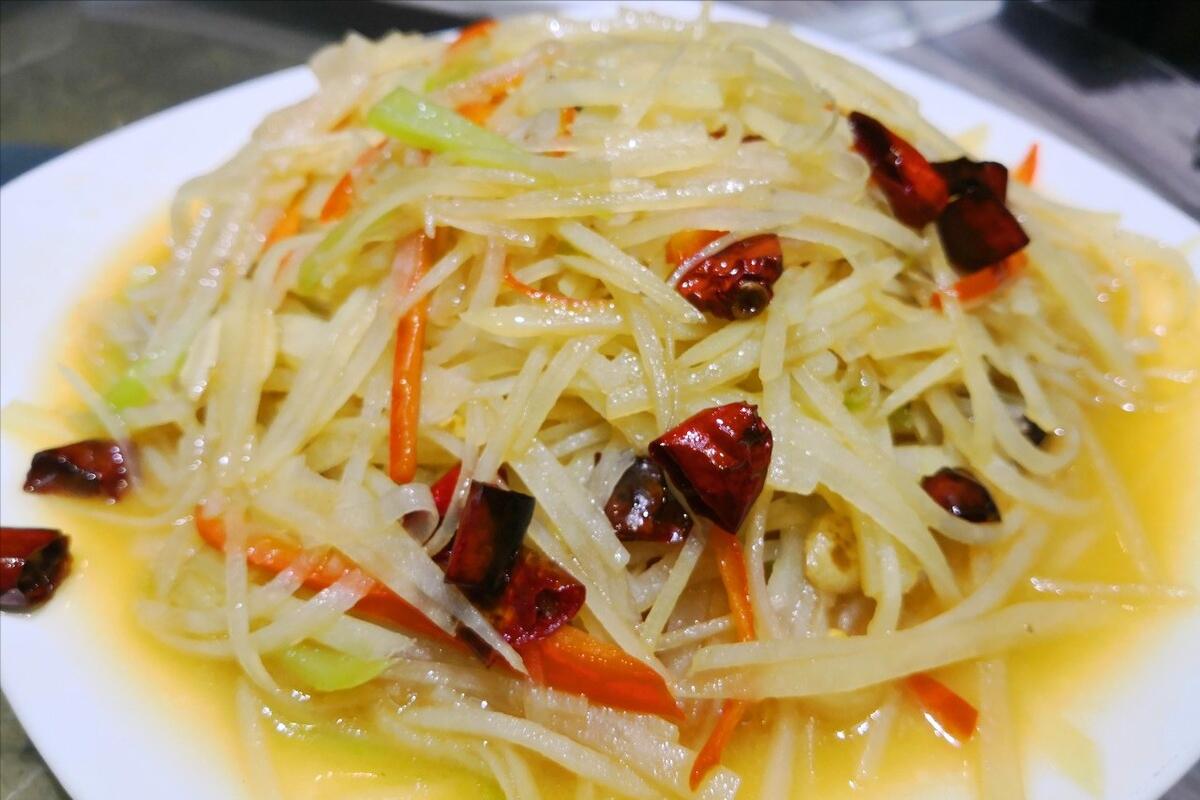 如何炒土豆丝不粘锅而且软烂,土豆丝炒着老粘锅怎么才不粘锅