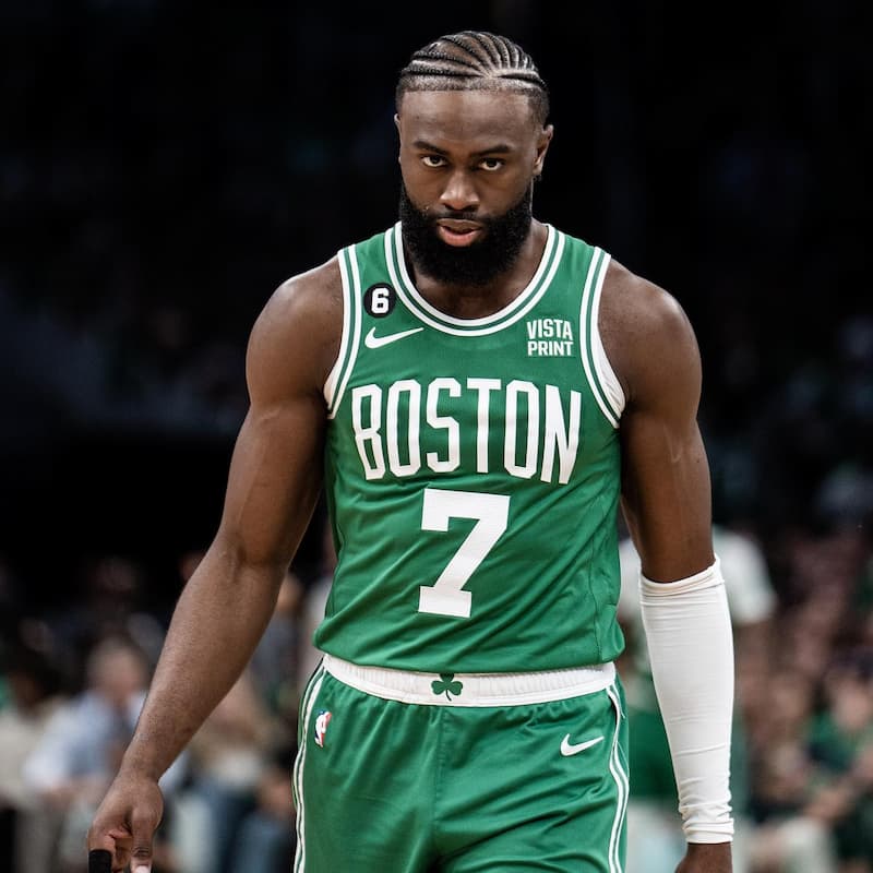 nba篮球衣杰伦布朗,最新nba球星入场穿搭