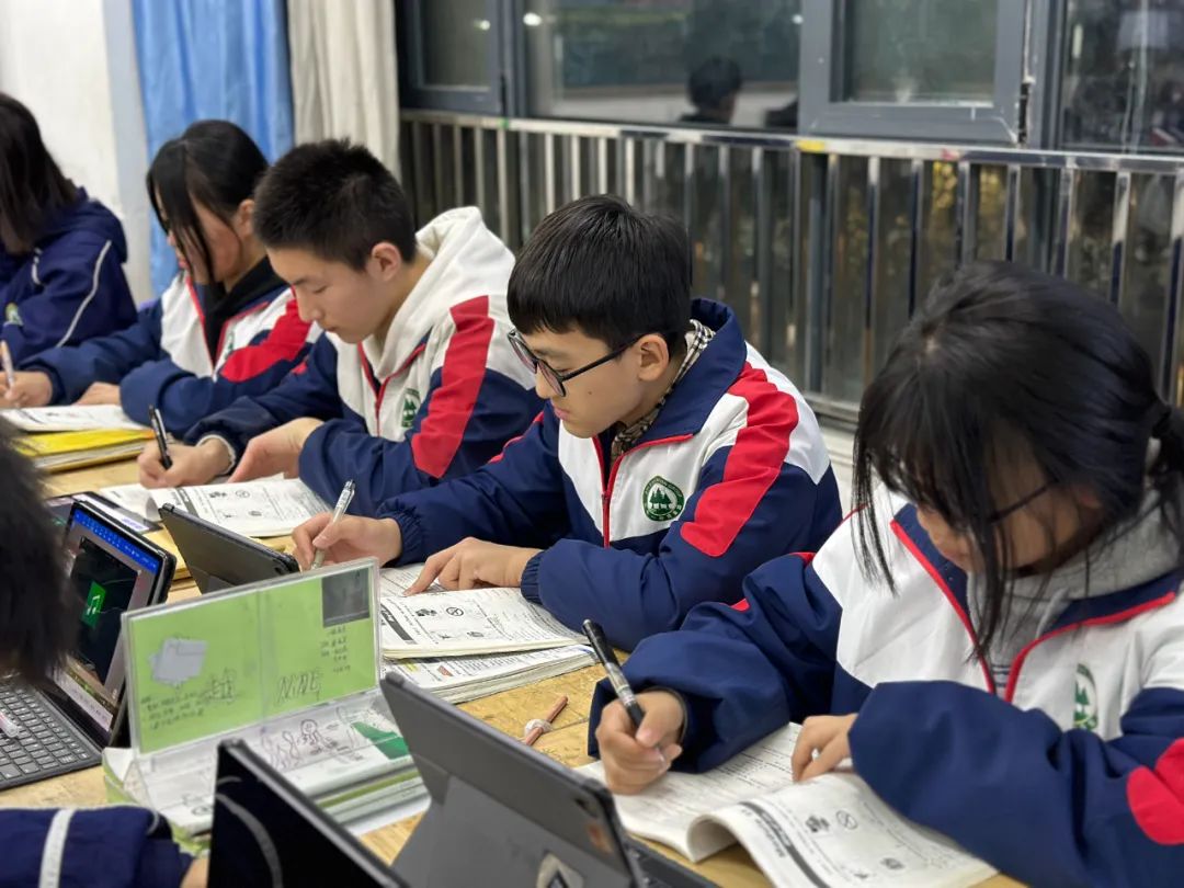 南湖行知丨【战“疫”线下篇】封校不封爱,温暖一直在