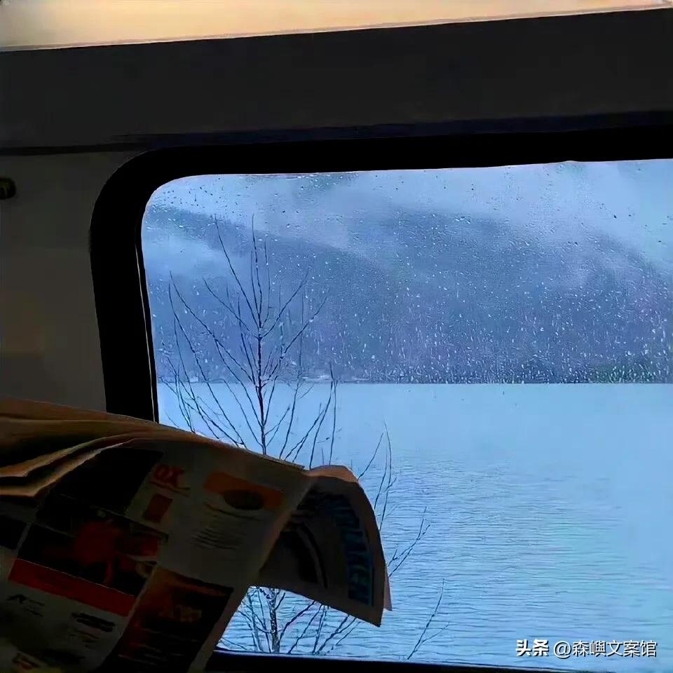 聊天凑热闹的幽默文案,聊天emo文案男生专用