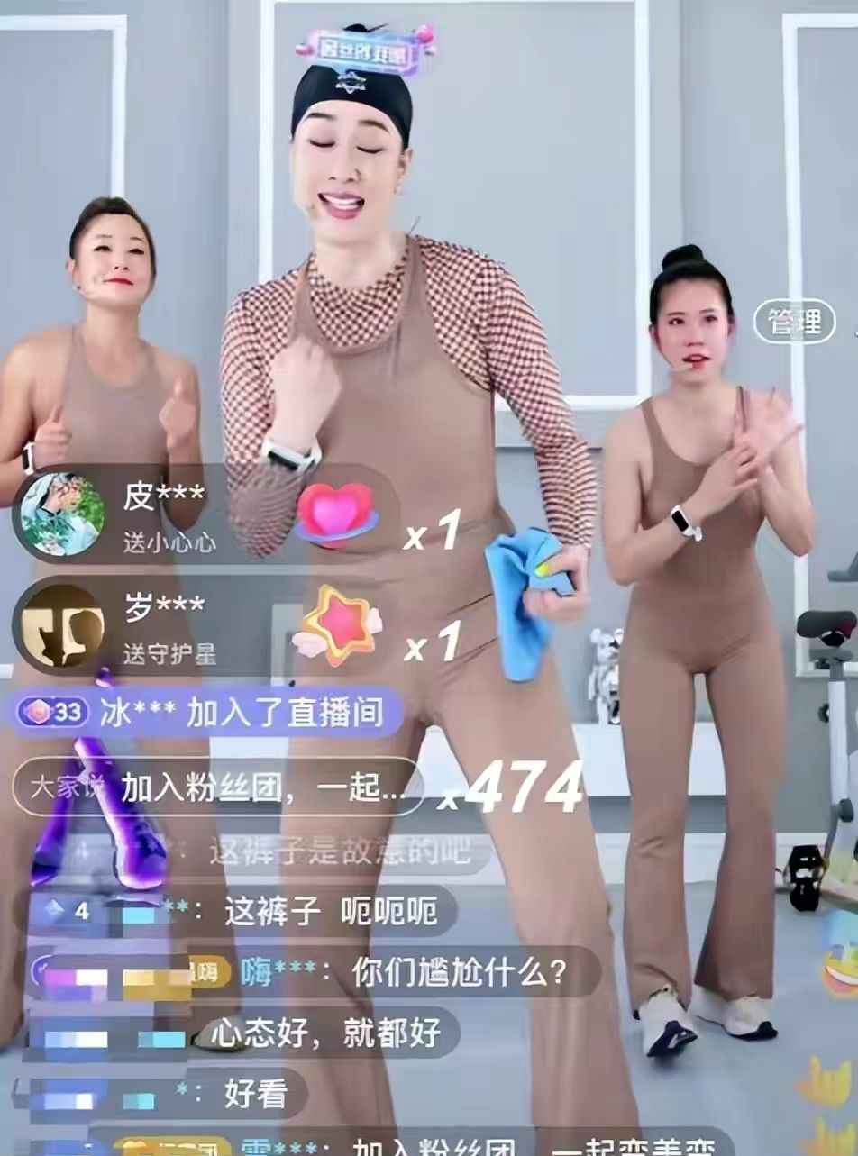 钟丽缇直播健身穿深蓝色健身衣,钟丽缇直播健身穿蓝色健身衣