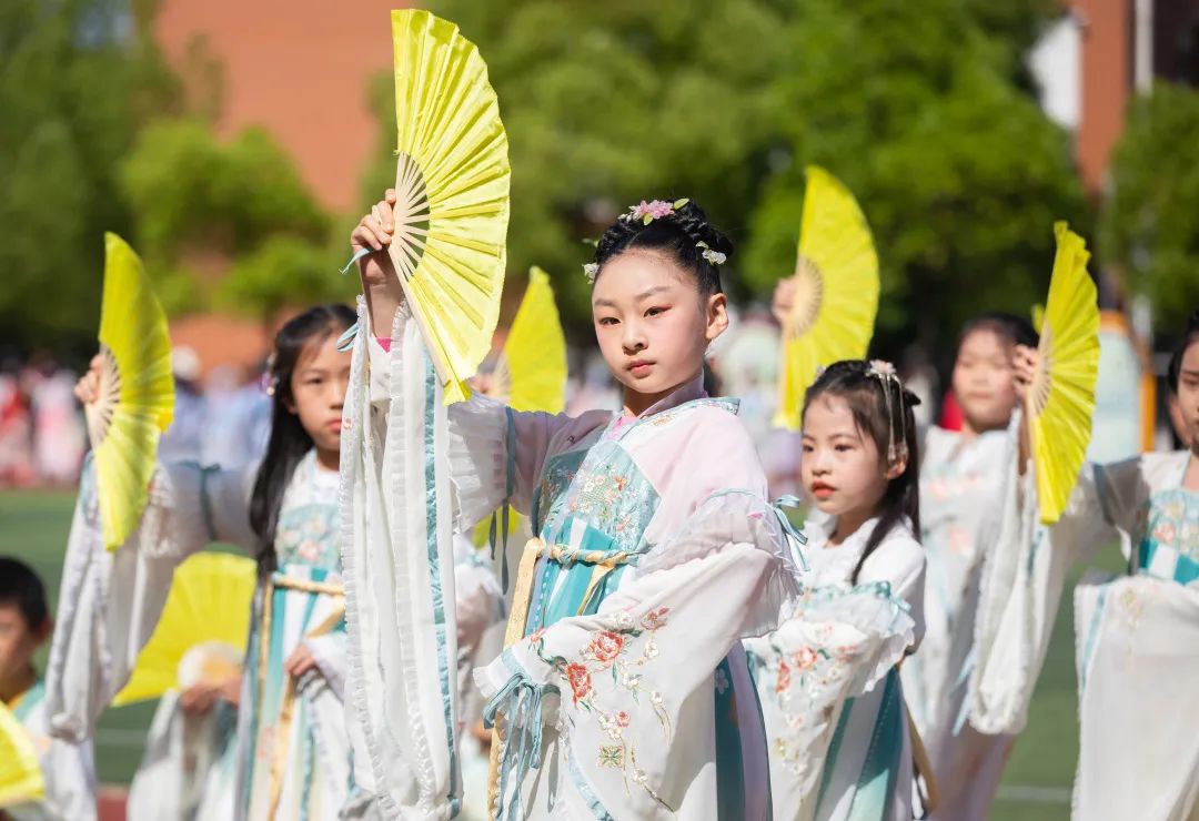 穿汉服的六年级学生舞蹈,穿汉服的舞蹈小学生