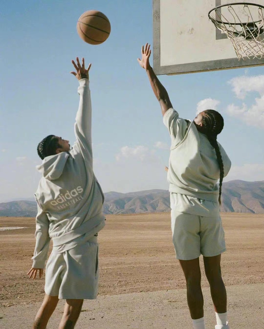 fog联名adidas灰白脚感,球鞋趣事