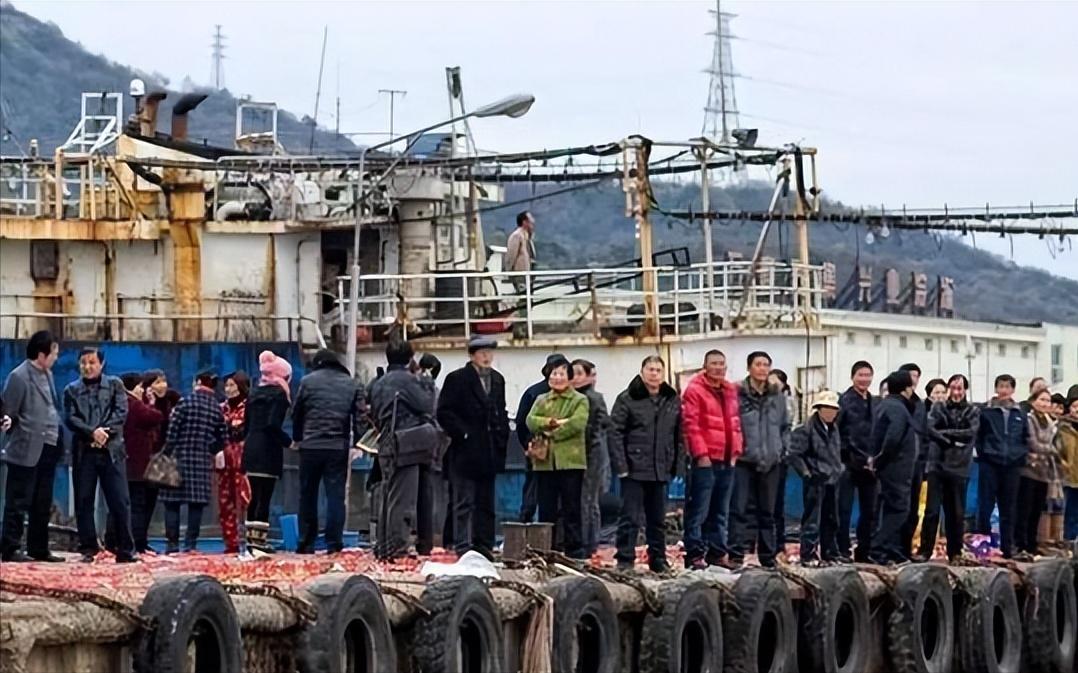 渔民出海一年赚多少钱,农村渔民出海捕鱼