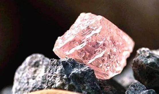 金鸡钻石价值千亿,价值300亿的钻石被盗走