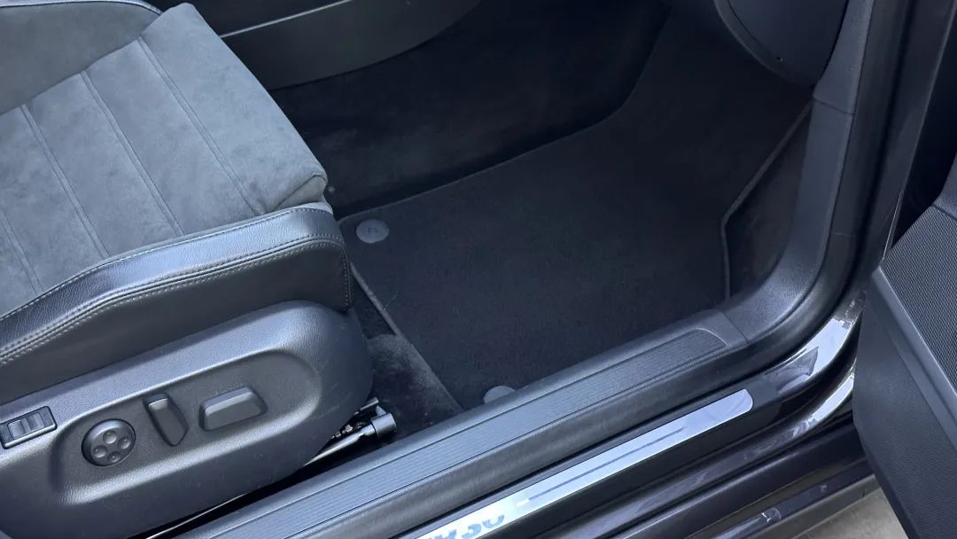 r36翻新改造全过程,大众r36这么老的车怎么还卖这么贵