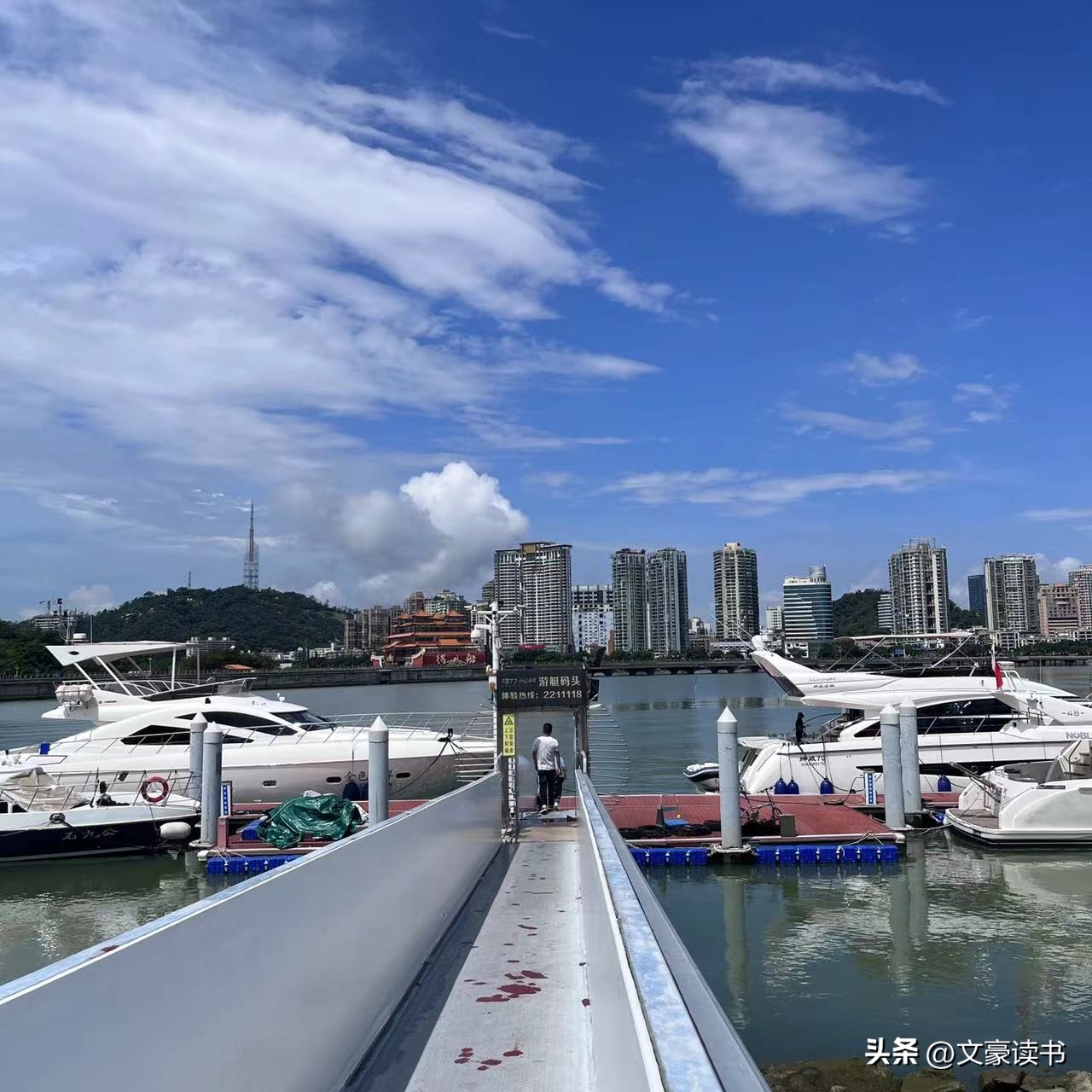 想做电商的人应该怎么选择,做电商都是去哪学