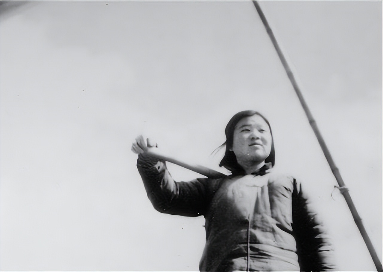 新四军半路伏击日本女特务,新四军打日本女特工