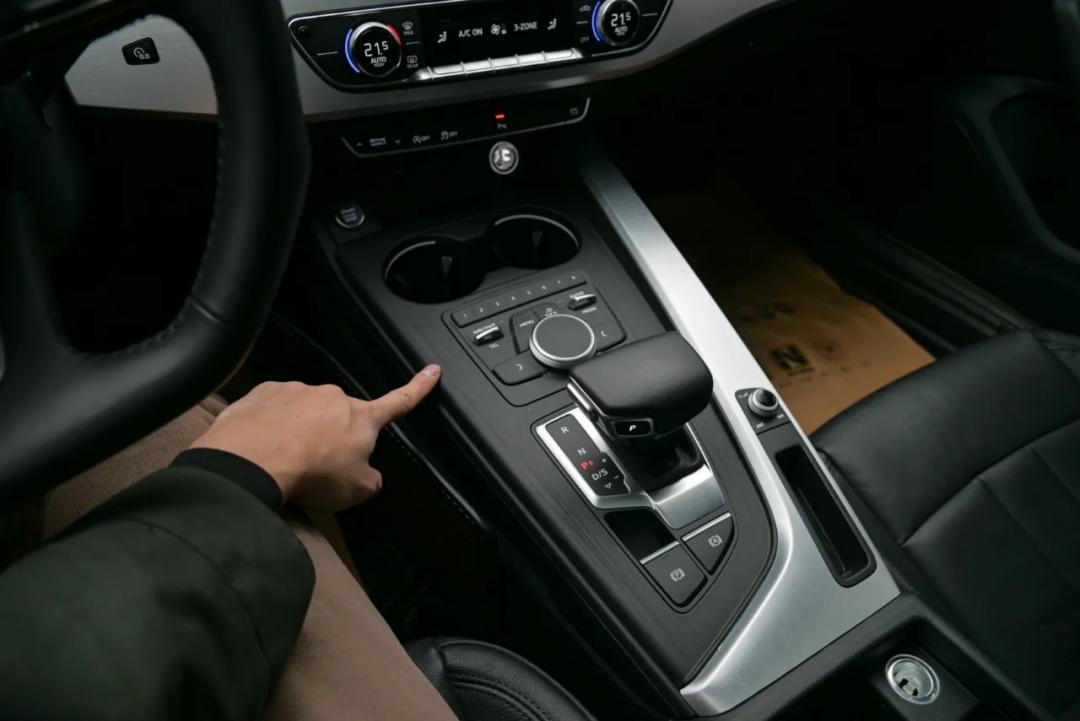 奥迪a4l 3.2 fsi quattro 旗舰型 (2019奥迪a4l quattro二手价格)