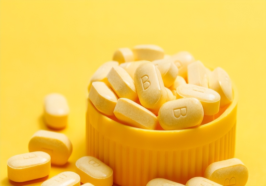 女性白头发增多怎么回事,女性有白头发缺什么