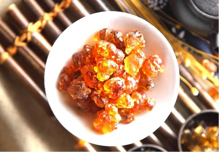 树上刚采摘的桃胶多少钱一斤,农村没人要的好货