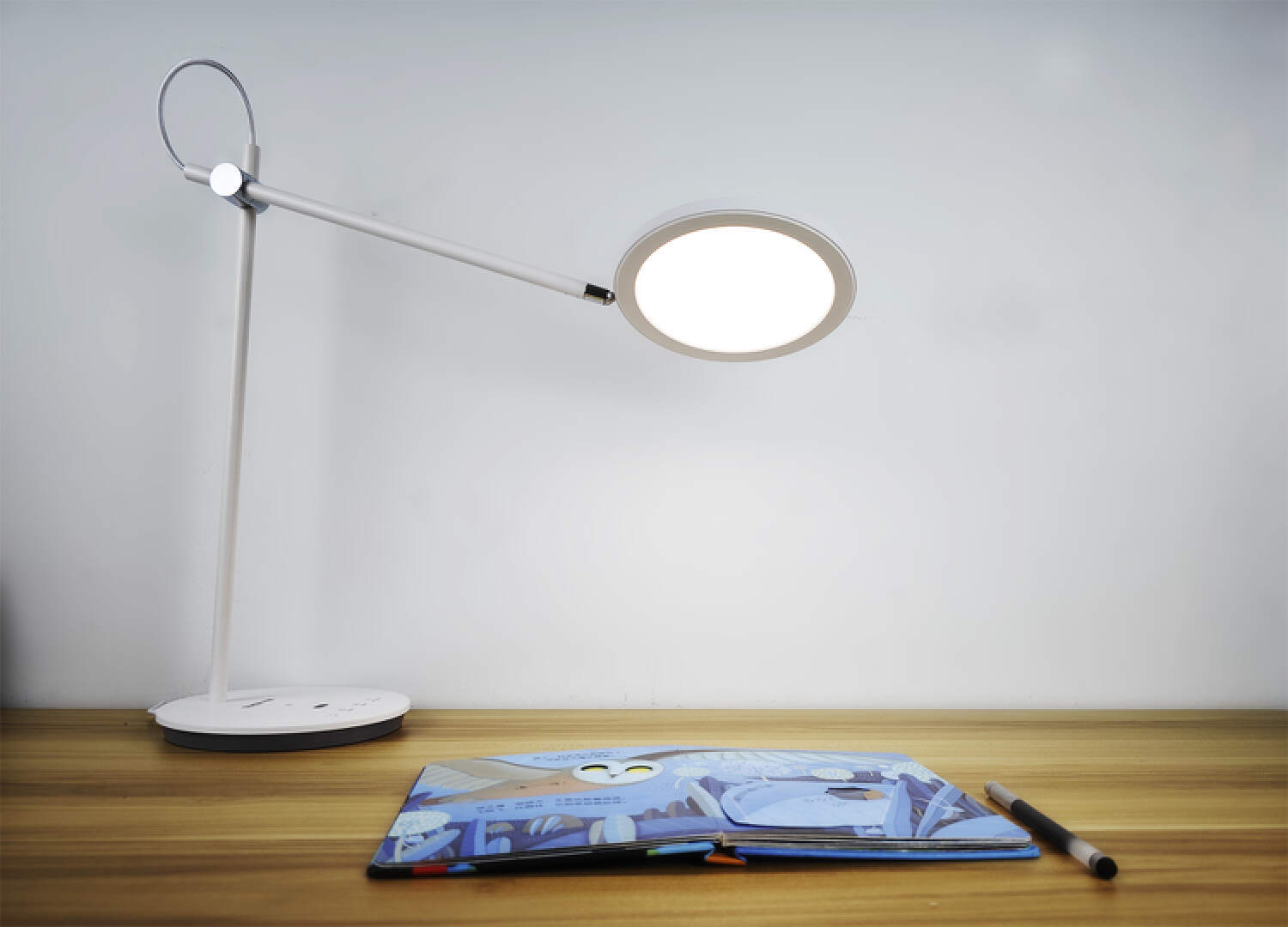 无蓝光无频闪全光谱护眼灯,无蓝光无眩光护眼灯