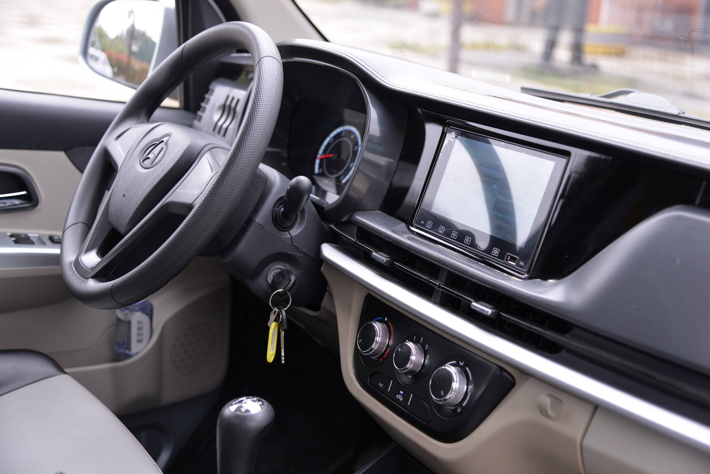 长安睿行m60新能源六座用车体验,新能源长安睿行m60试驾