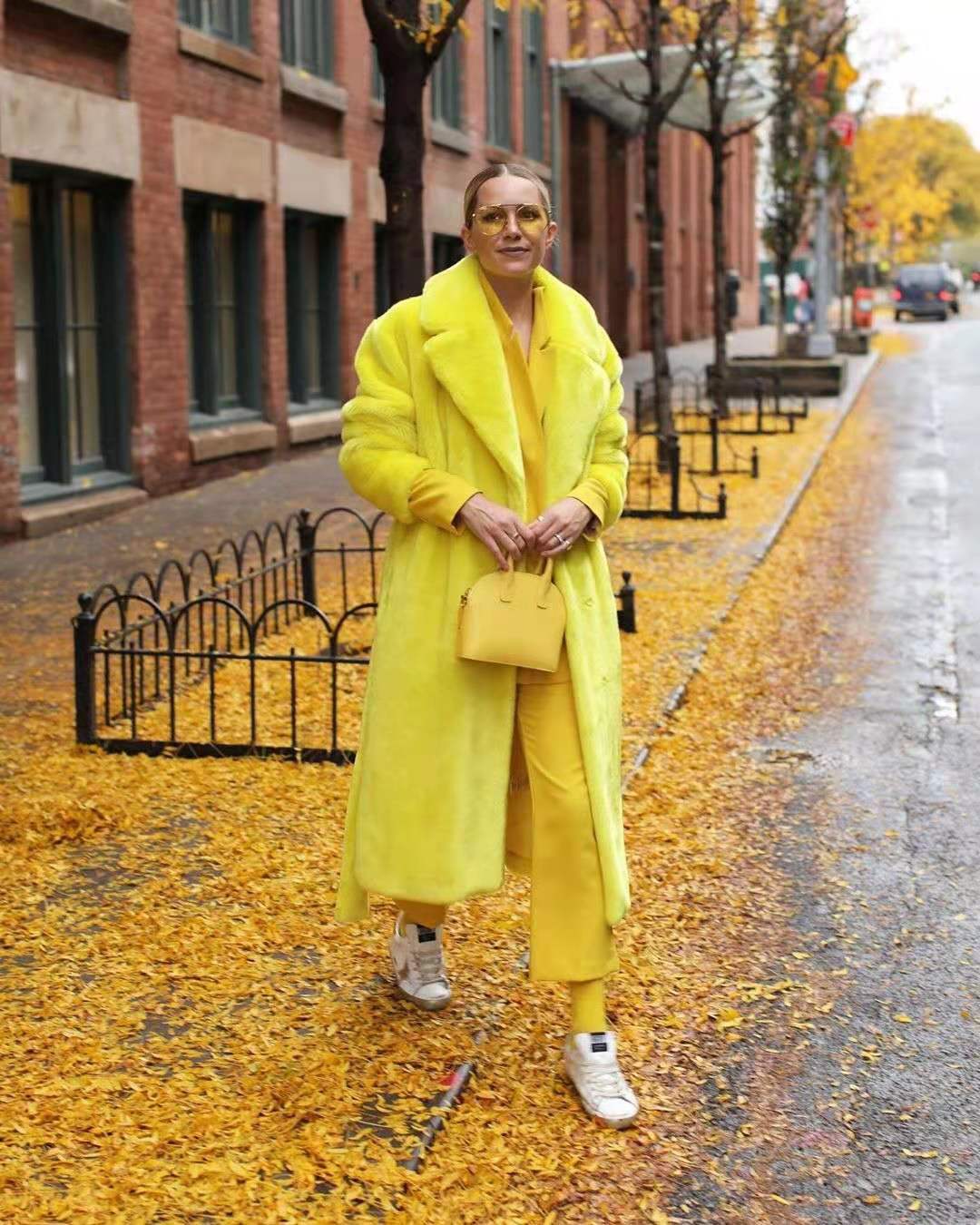 黄穿什么显白,皮肤暗黄的春季穿搭