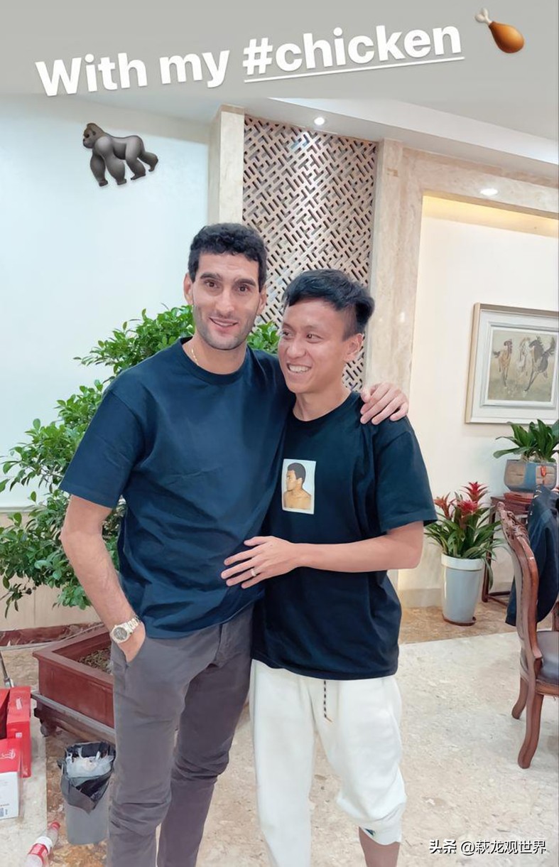 克雷桑胸口纹身,克雷桑费莱尼合照