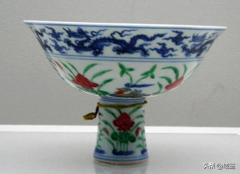 成化斗彩和宣德五彩哪种更贵,明成化顶级御用斗彩鸡缸杯