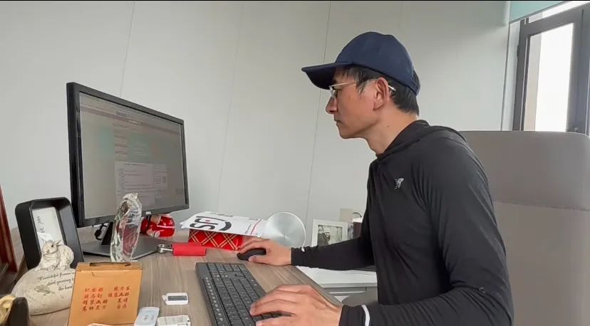 疫情下艰难生活的打工者,疫情下艰难生存的90后创业者